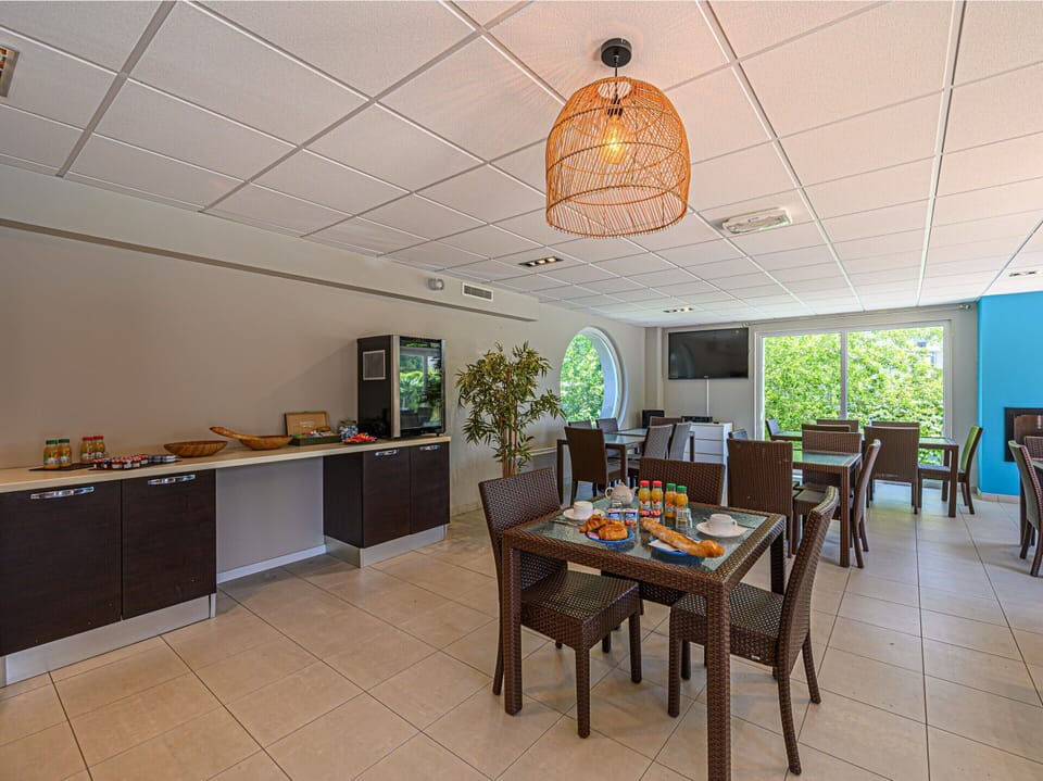 Apartment | Dining