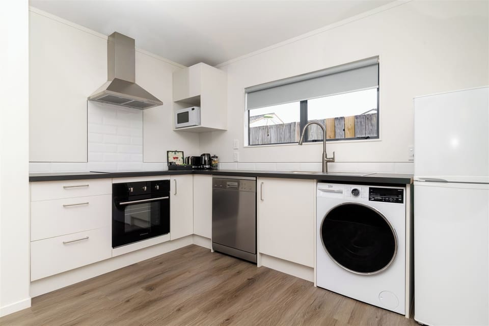 Deluxe Apartment, 3 Bedrooms, Non Smoking | Private kitchen | Microwave, oven, stovetop, dishwasher