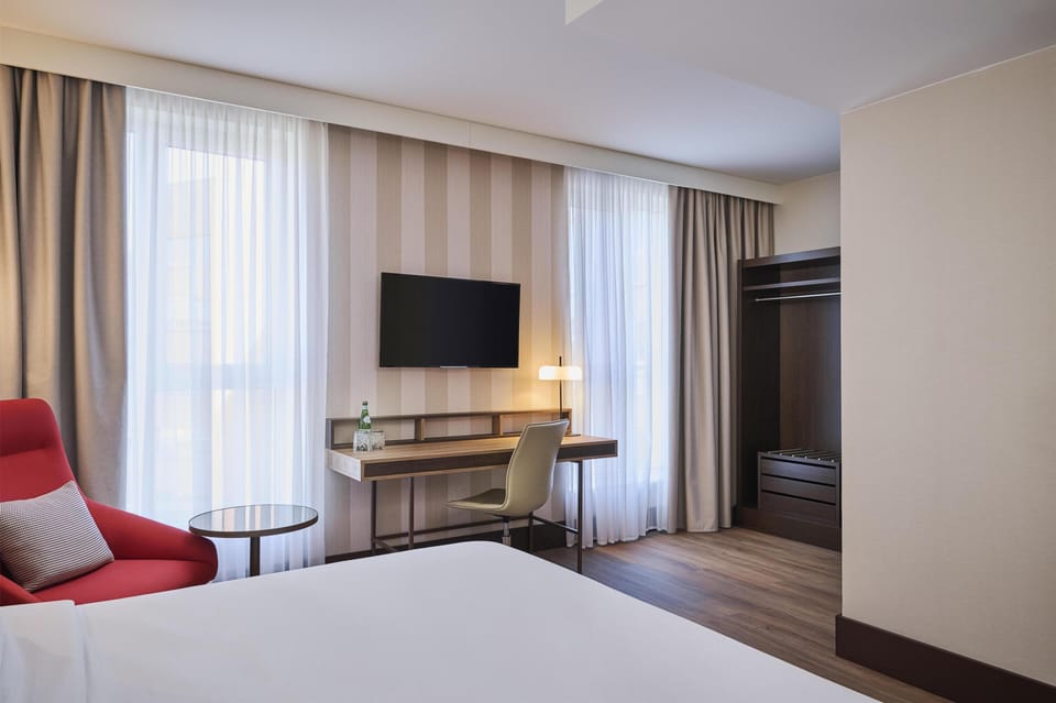 Premium bedding, pillowtop beds, minibar, in-room safe
