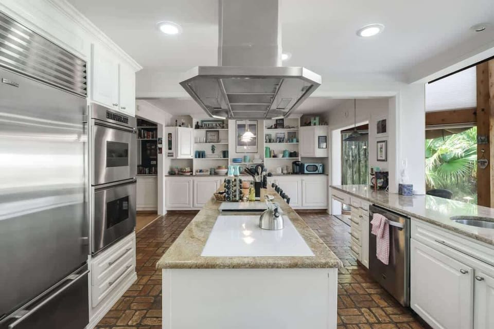 House, Multiple Beds, Pool Access, Pool View (Shadow Beach Retreat) | Private kitchen
