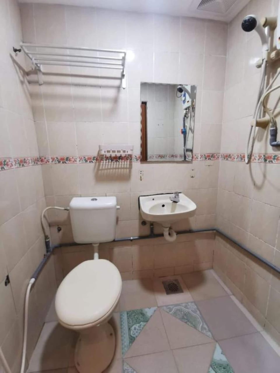 Triple Room | Bathroom | Shower, towels, toilet paper