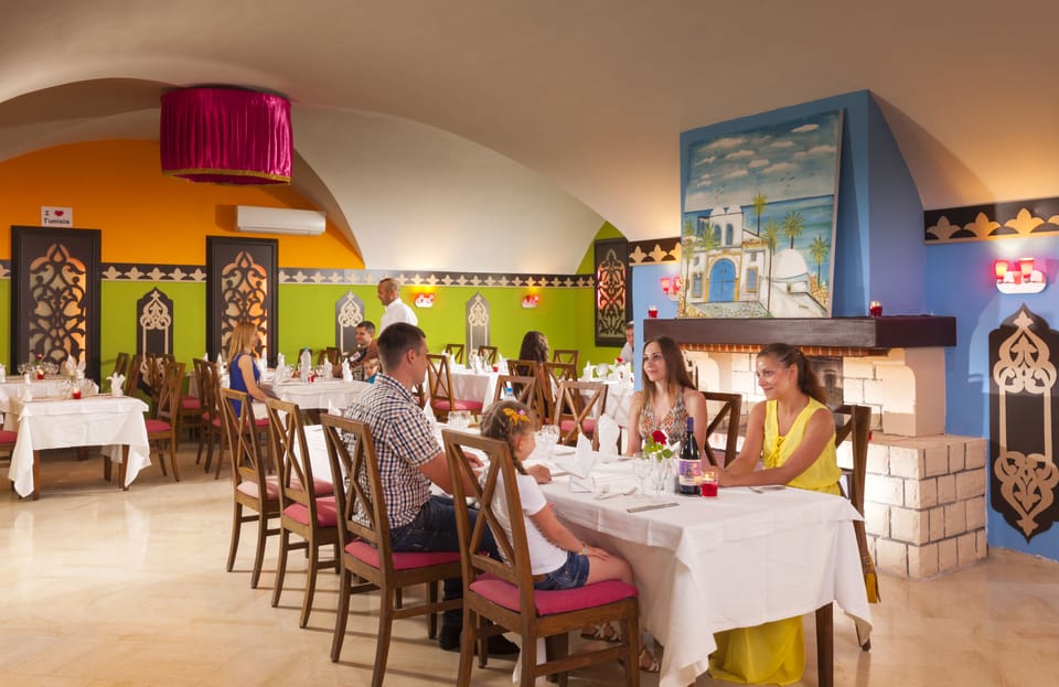 3 restaurants; breakfast, lunch, and dinner served