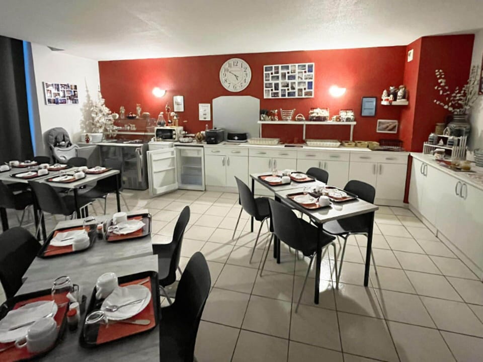 Apartment | Dining