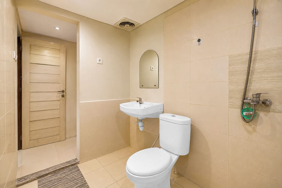 Standard Double Room | Bathroom | Shower, free toiletries, towels, soap