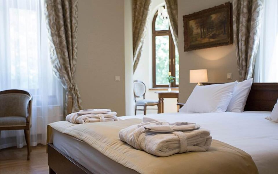 Prestige Double Room | In-room safe, desk, iron/ironing board, free WiFi