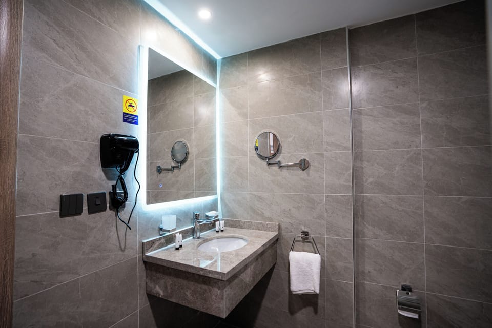 Shower, free toiletries, hair dryer, towels