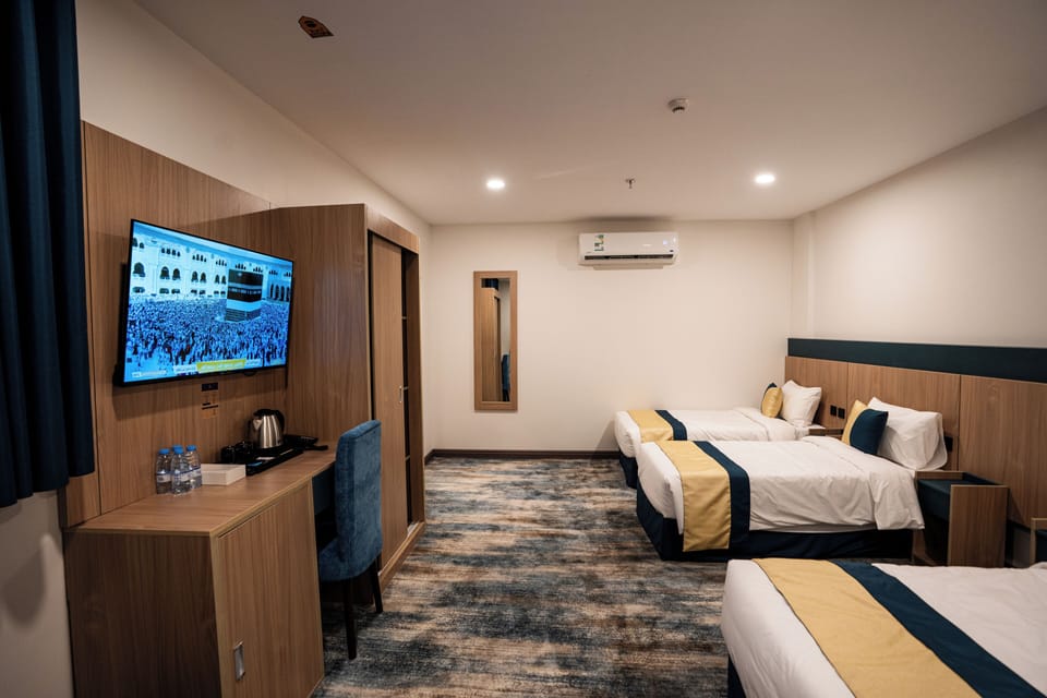 Quadruple Room | In-room safe, bed sheets