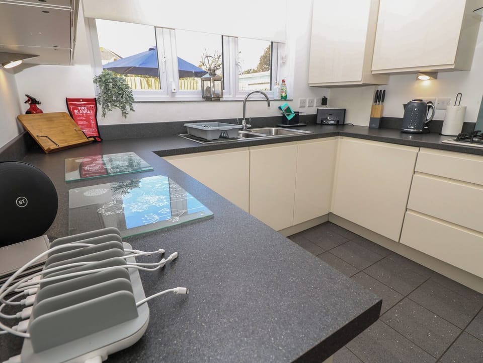 Dishwasher, cookware/dishes/utensils