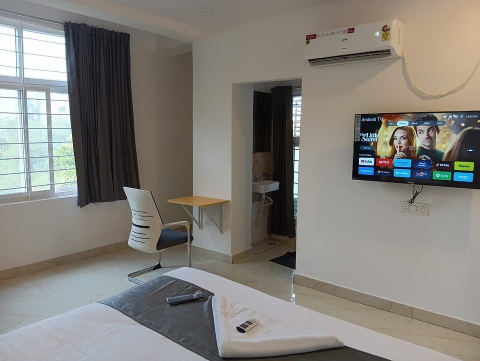 Premium bedding, pillowtop beds, desk, laptop workspace