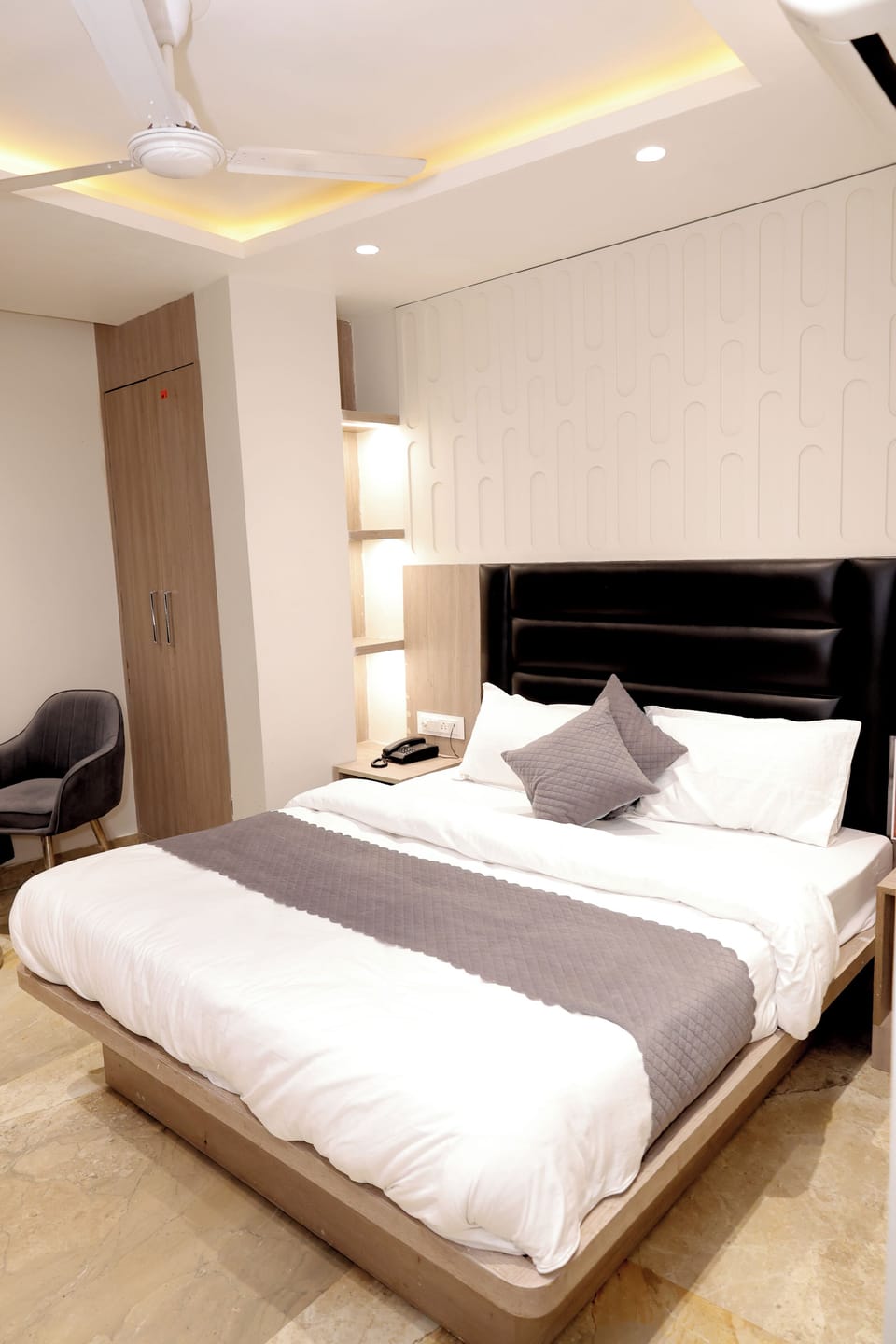 Classic Room, City View | Desk, laptop workspace, free WiFi