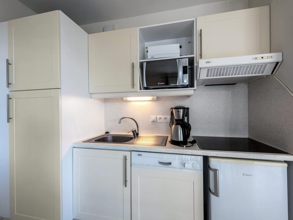 Apartment | Private kitchen | Cleaning supplies