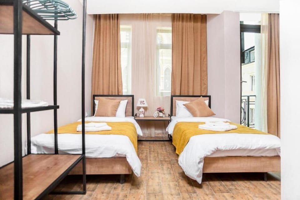 Deluxe Twin Room | In-room safe, desk, laptop workspace, iron/ironing board