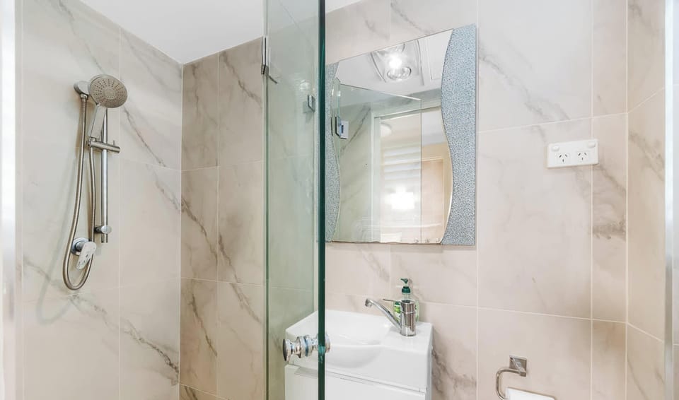 Metawise Luxury 3BR Terrace in The Heart of Sydney House in Sydney