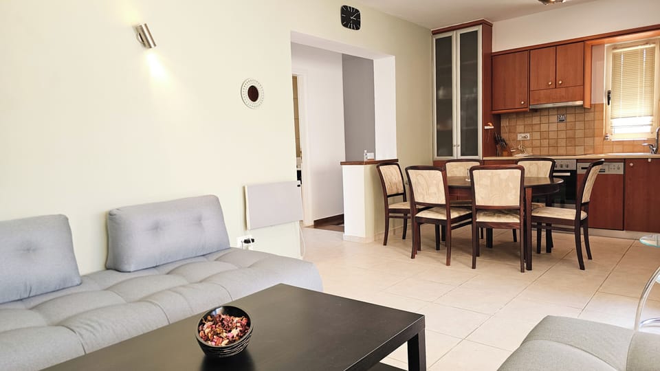 Classic Apartment, Pool View | Living area