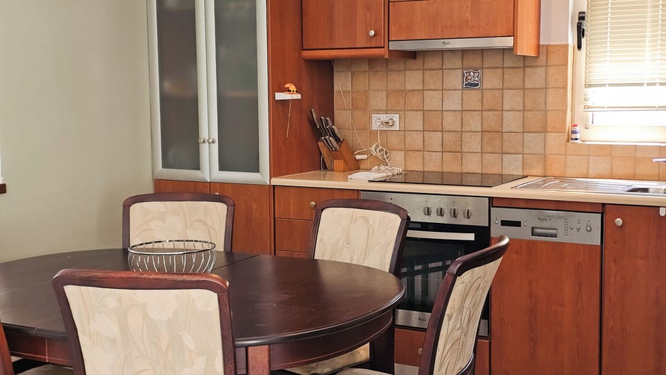 Classic Apartment, Pool View | Private kitchen