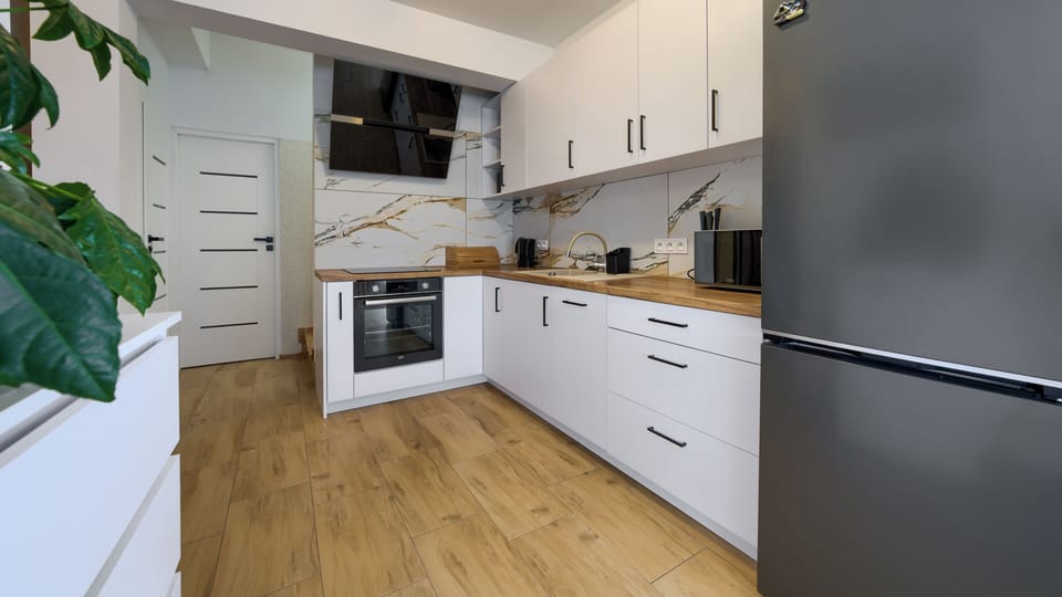 House (2) | Private kitchen | Fridge, stovetop, electric kettle, cookware/dishes/utensils