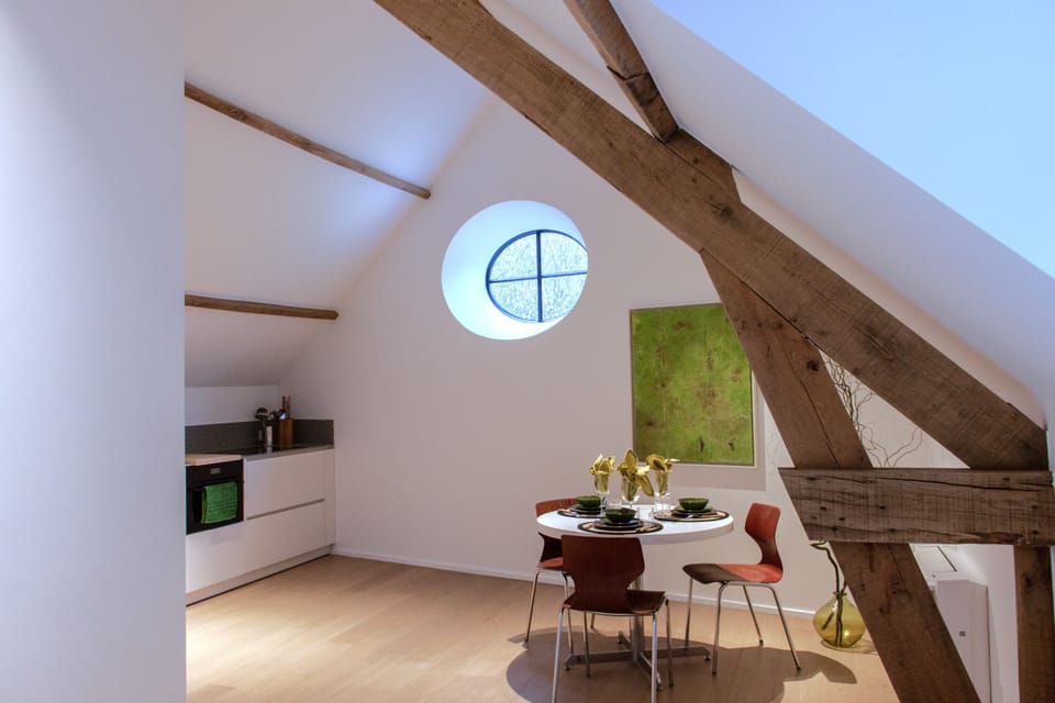 Premium Studio, Courtyard View | Dining