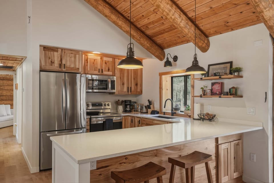 Cabin, Multiple Beds, Patio, Garden View (Lucky Logger) | Private kitchen
