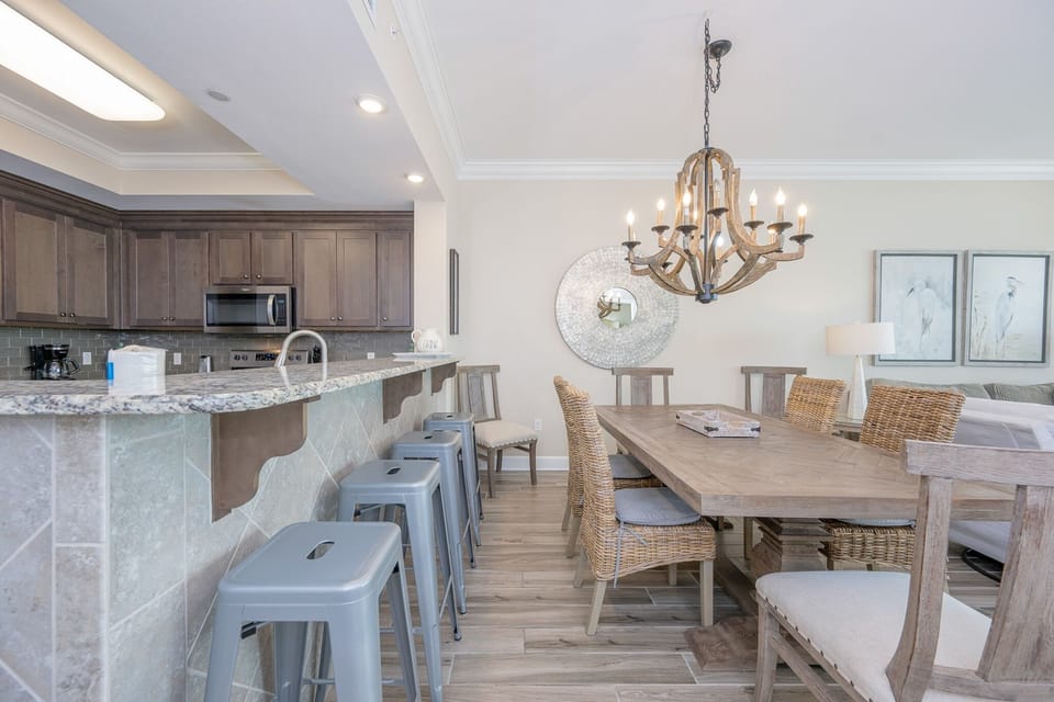 Condo, 3 Bedrooms | Dining