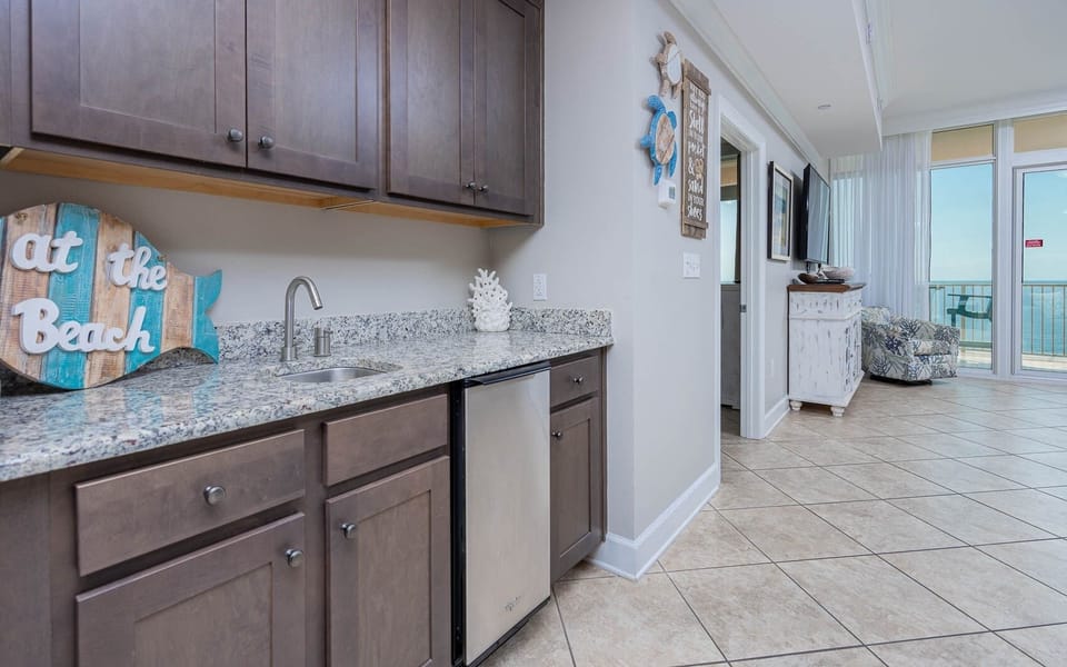 Condo, 3 Bedrooms | Interior