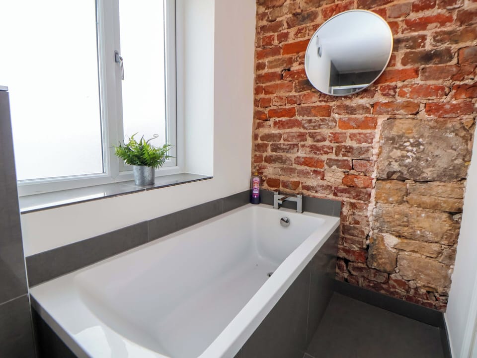 Wallasey Village Escape by the Sea Cottage in Wallasey