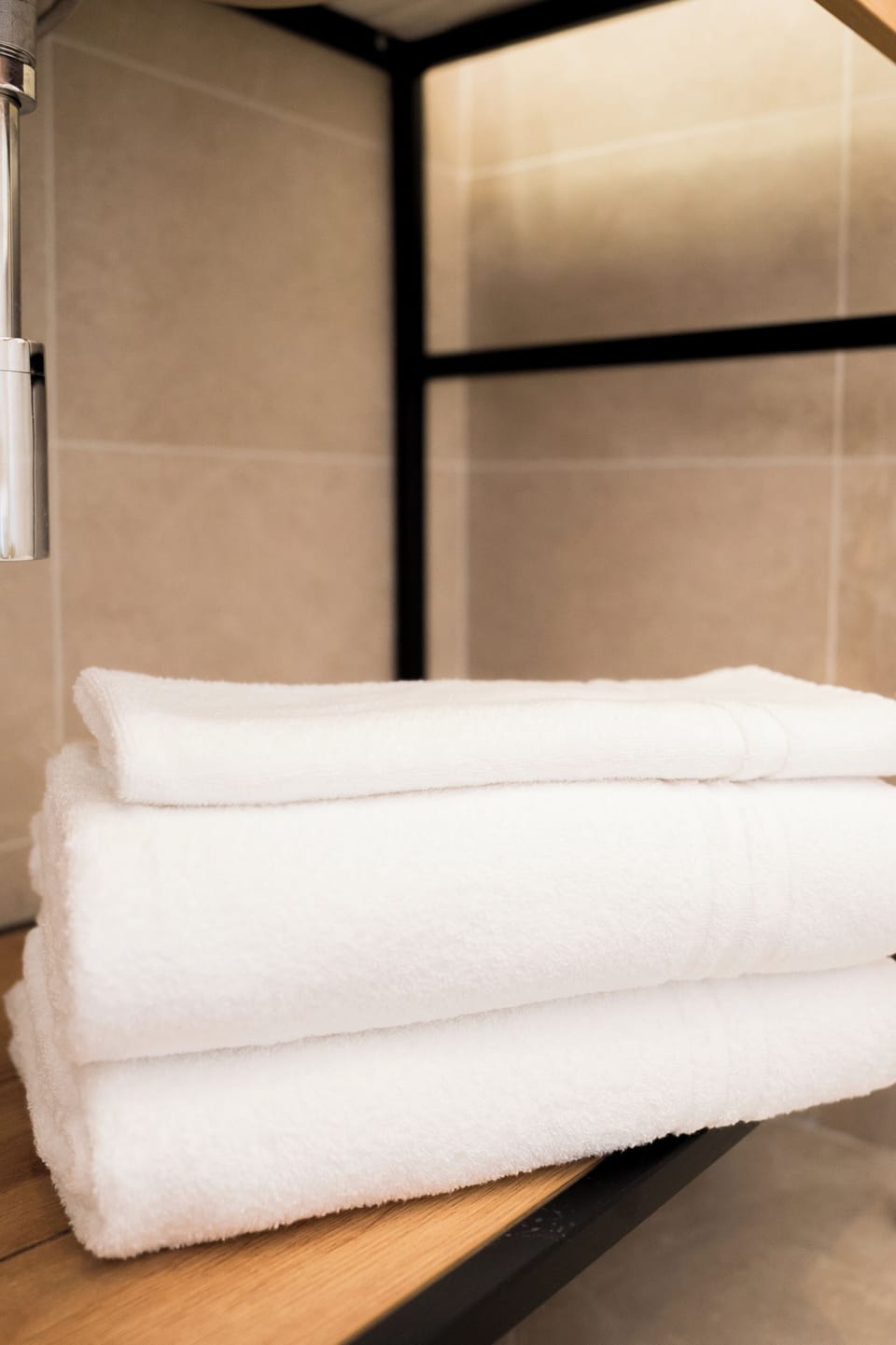 ROOM 6 | Bathroom | Shower, hair dryer, towels, soap