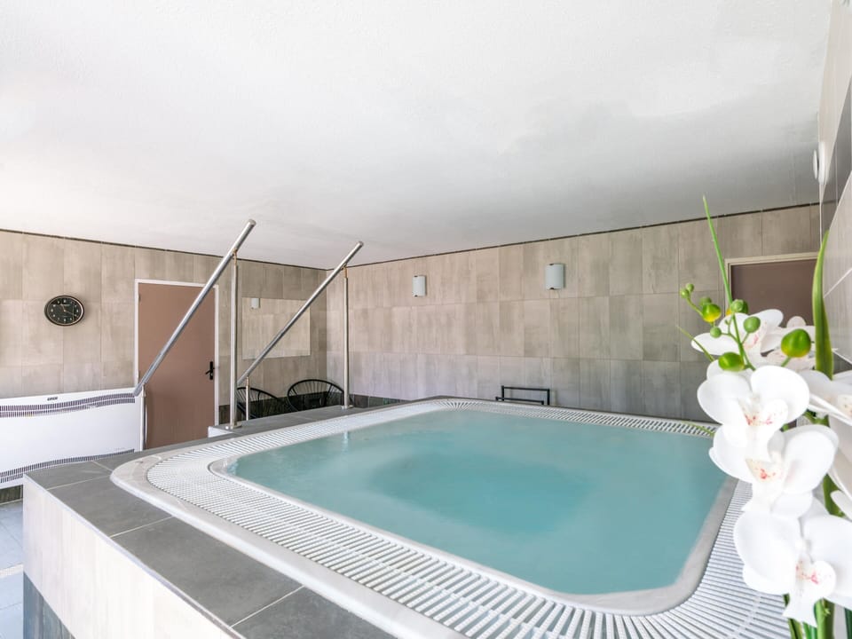 Apartment | Pool | Outdoor pool, a heated pool