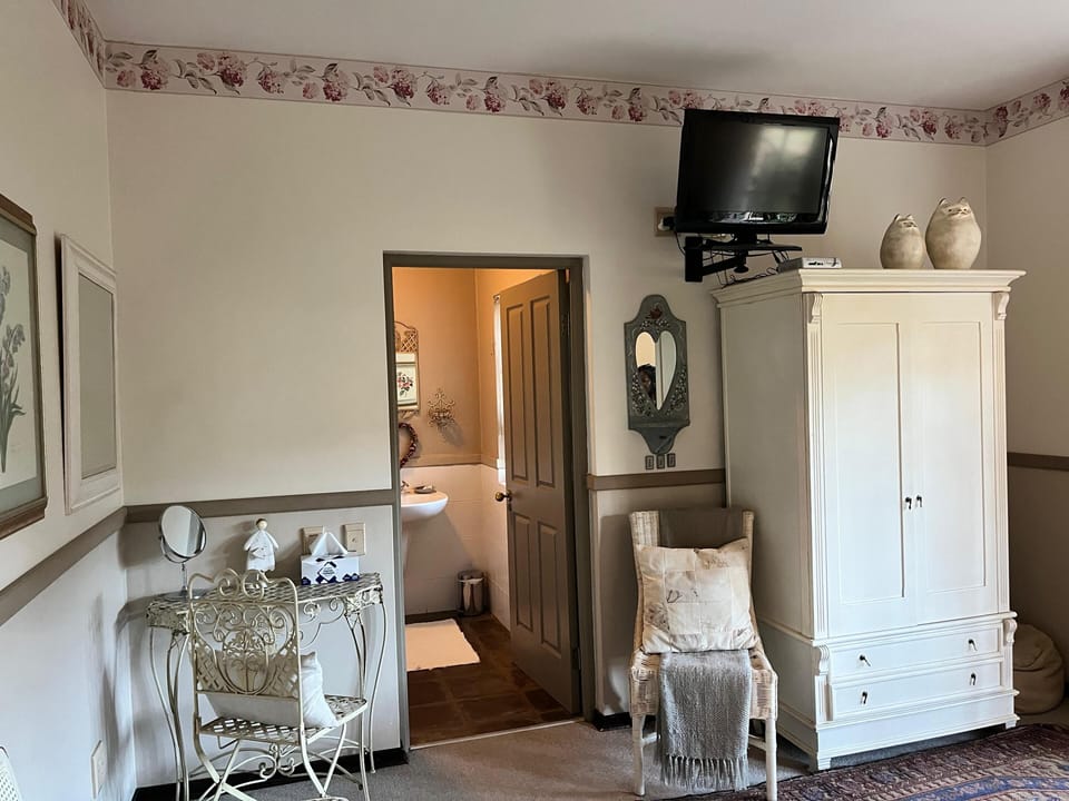 Double Room, 1 Double Bed, Patio, Garden View | Interior