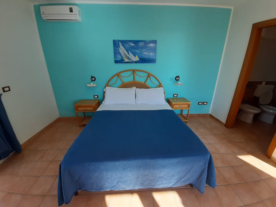 Superior Apartment, Pool View | In-room safe