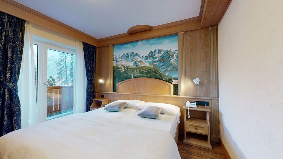 Standard Double or Twin Room, Balcony, Mountain View | Hypo-allergenic bedding, in-room safe, individually furnished, desk