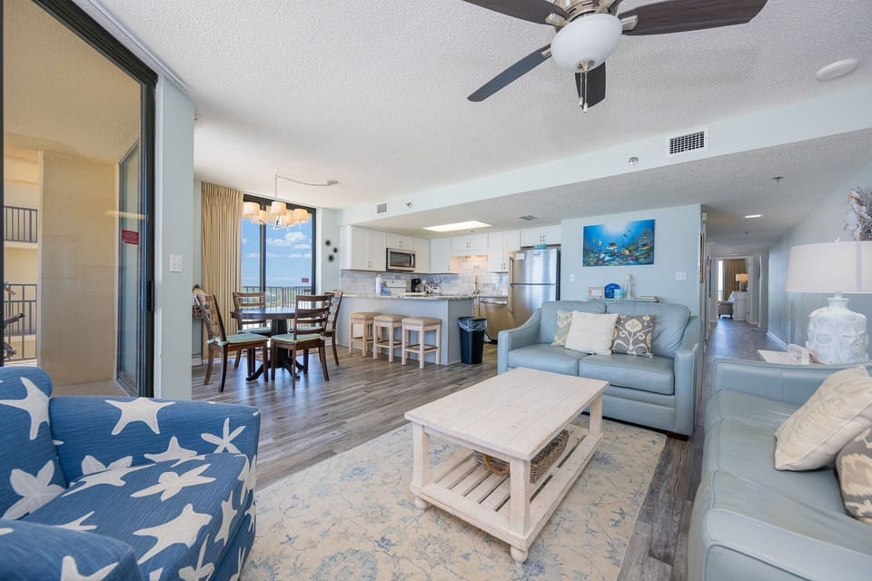Condo, 3 Bedrooms | Living area