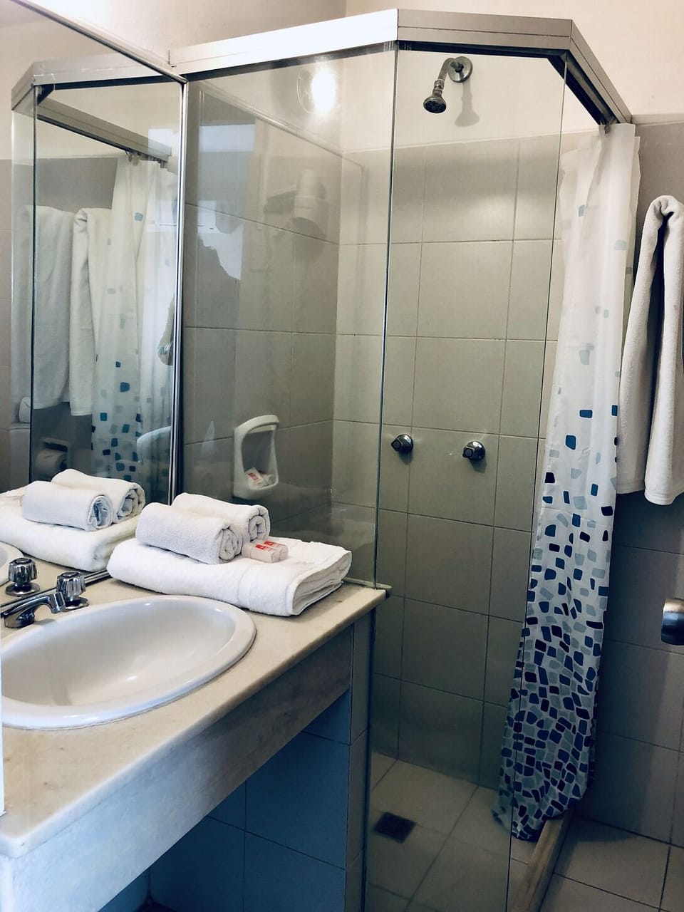 Superior Double Room | Bathroom | Shower, hair dryer, towels