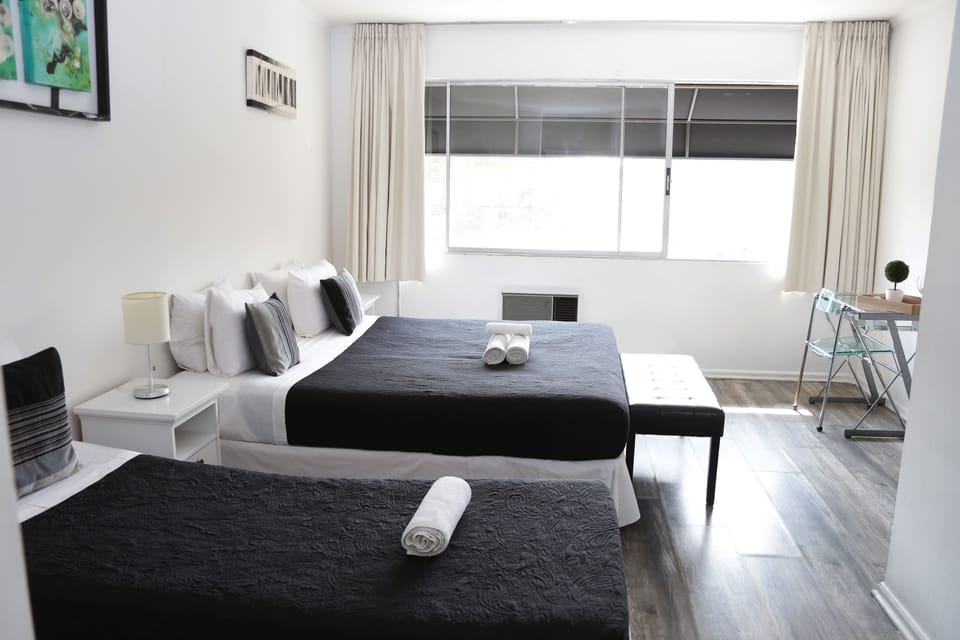 Triple Room | In-room safe, desk, free WiFi, bed sheets