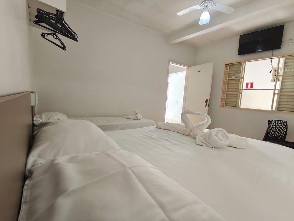 Standard Twin Room | Desk, laptop workspace, WiFi (free)