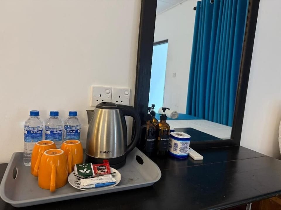 Deluxe Double Room, Balcony, Ocean View | Food and drink