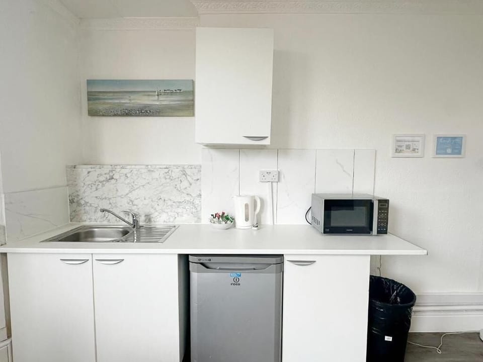 Family Room, Private Bathroom, City View | Private kitchen