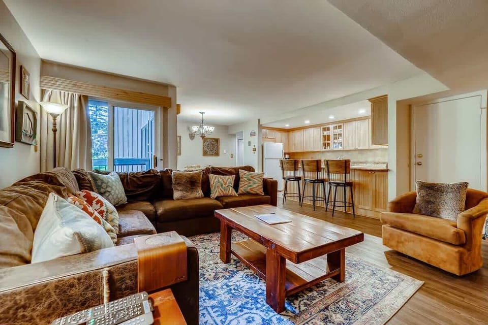 Condo, Multiple Beds, Patio, Mountain View (A-K-WI1034) | Living area