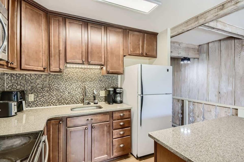 Condo, Multiple Beds, Balcony, Mountain View (A-D-SY47) | Private kitchen