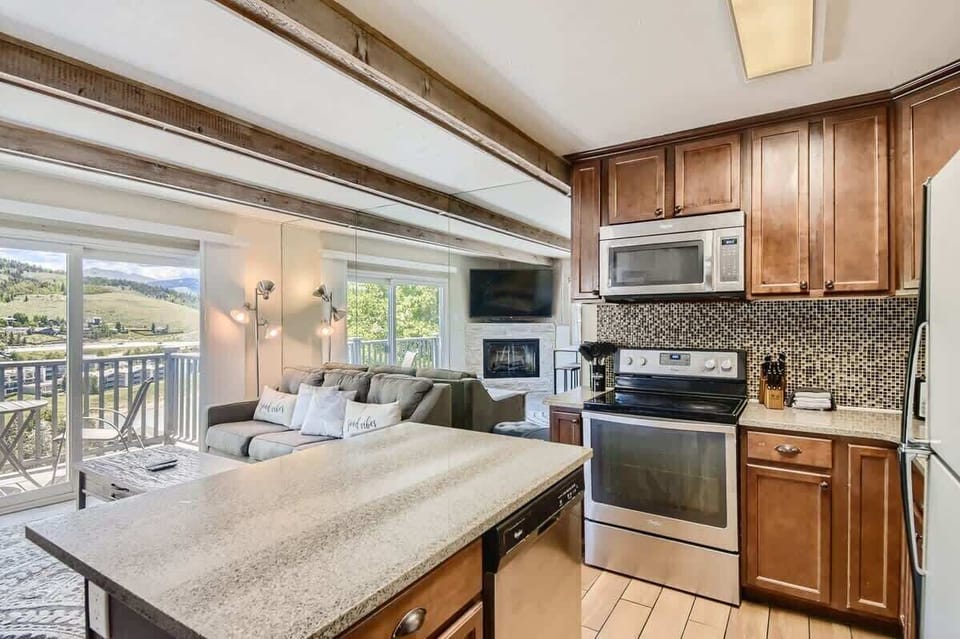 Condo, Multiple Beds, Balcony, Mountain View (A-D-SY47) | Private kitchen