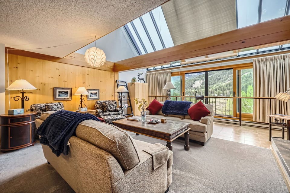 Condo, Multiple Beds, Balcony, Mountain View (A-K-AZ-DC1810) | Living area