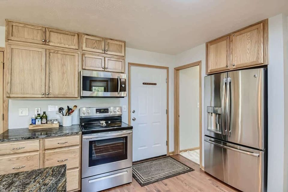 House, Multiple Beds, Hot Tub, Mountain View (A-S-300LP) | Private kitchen