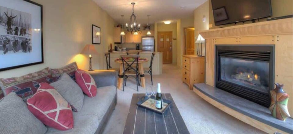 Condo, 1 King Bed with Sofa bed, Balcony, Mountain View (A-K-AZ-SM8175) | Living area