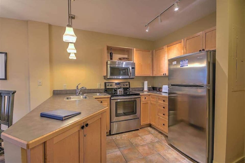 Condo, 1 King Bed with Sofa bed, Balcony, Mountain View (A-K-AZ-SM8175) | Private kitchen