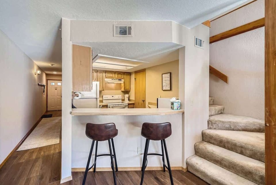 Condo, Multiple Beds, Balcony, Mountain View (A-F-MSF258) | Interior