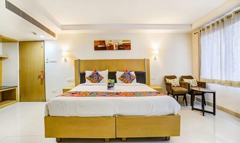 Deluxe Room | Desk, iron/ironing board, free WiFi, bed sheets