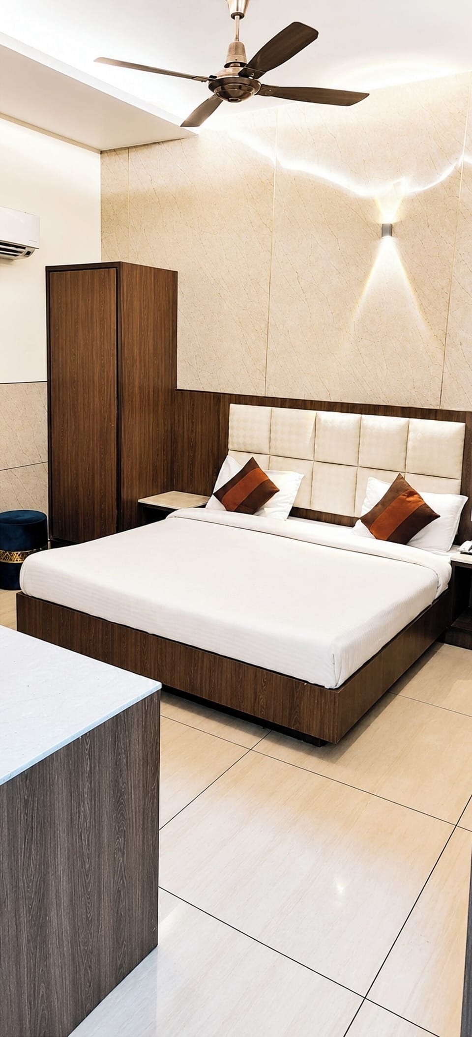 Hypo-allergenic bedding, desk, soundproofing, free WiFi