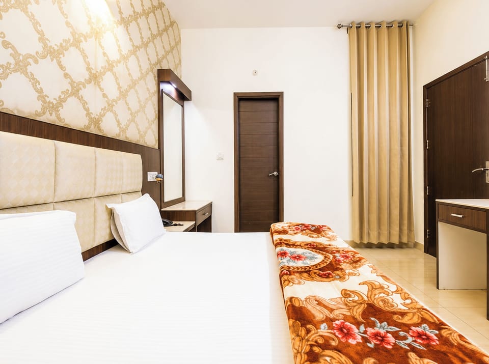 Standard Double Room, Multiple Beds, Air conditioning | Hypo-allergenic bedding, desk, soundproofing, free WiFi