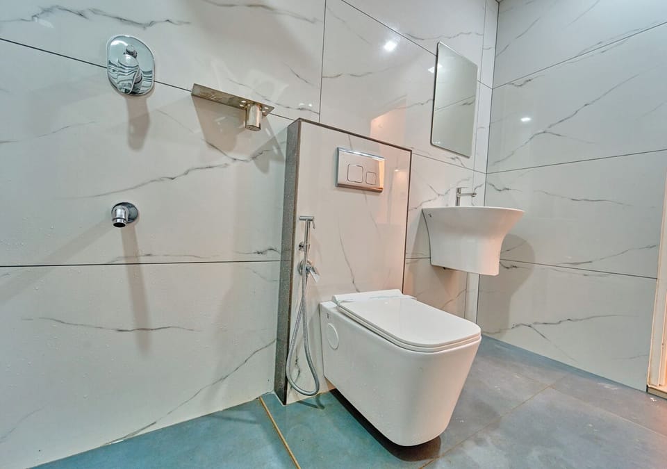 Superior Room, Balcony, Pool View | Bathroom | Shower, towels, soap, shampoo