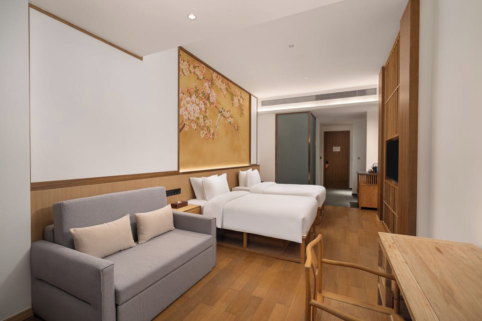 Superior Single Room | Desk, laptop workspace, WiFi (free)