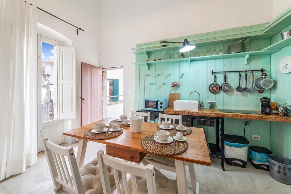 Standard Apartment, 1 Bedroom, Balcony (Casa Tafuri In The Historic Center) | Dining
